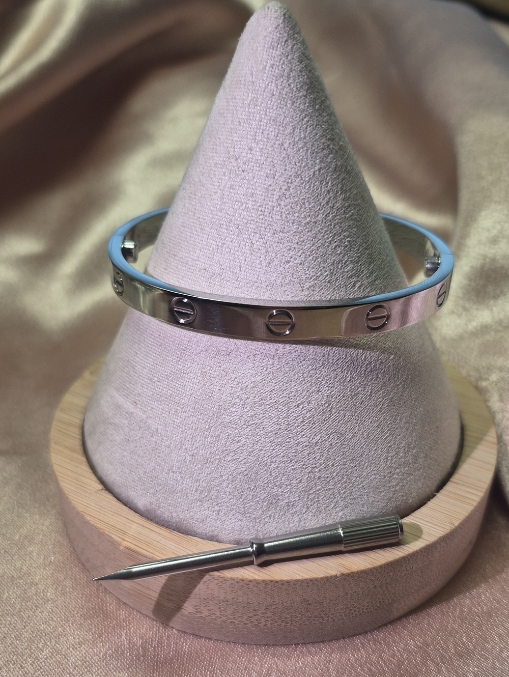 Classic Screw-Detail Stamp Bangle Bracelet - Silver